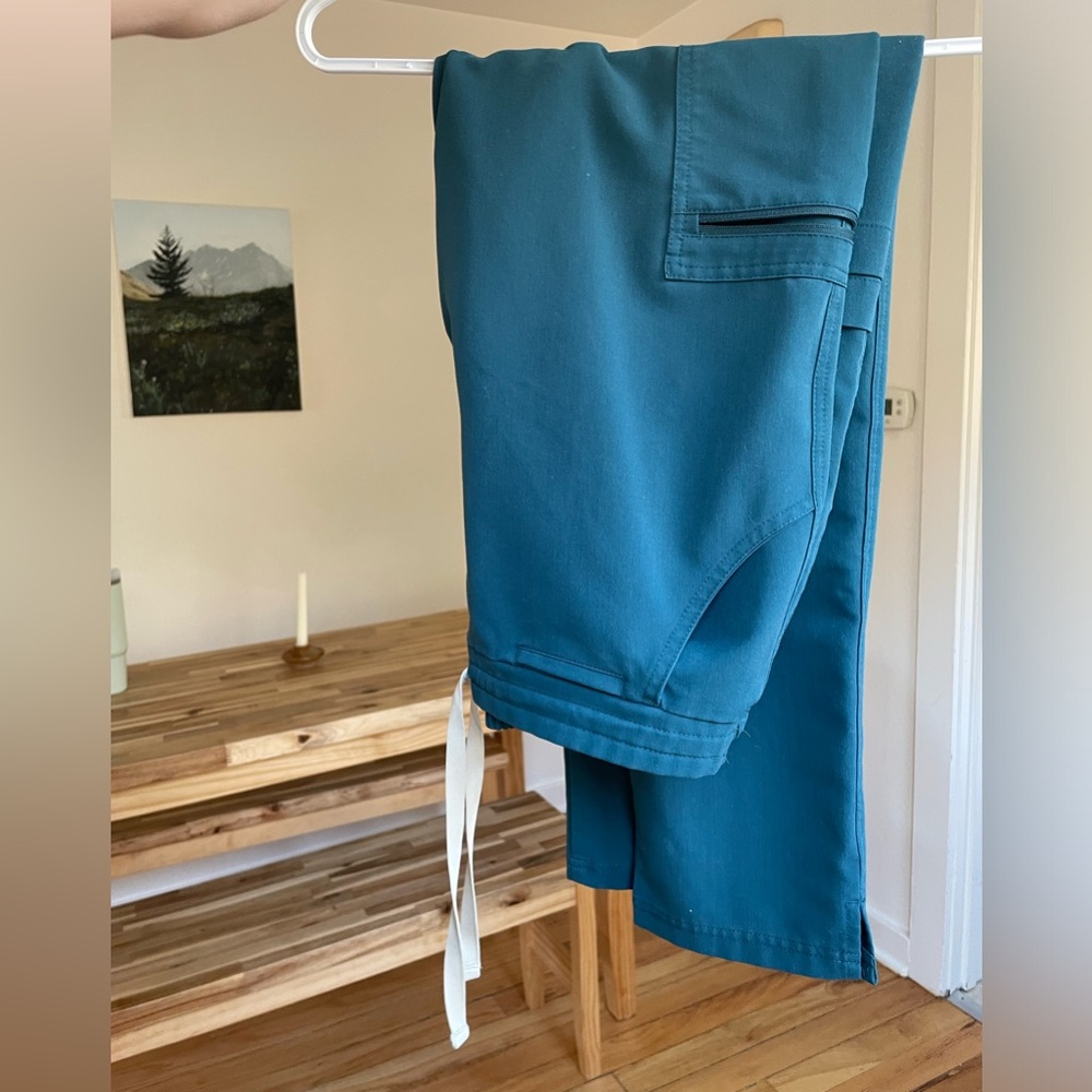 Figs Yola scrub pants, Caribbean blue, size small